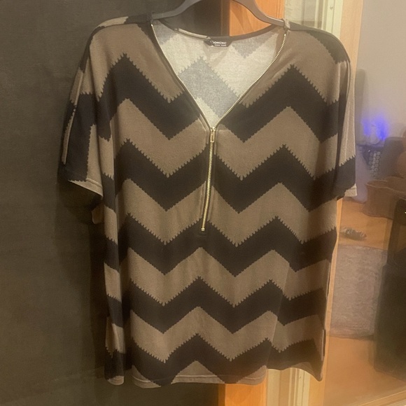 Tops - BloomChic Chevron Striped Zipper Batwing Sleeve Top. Brown + Black. Size 2X. EUC